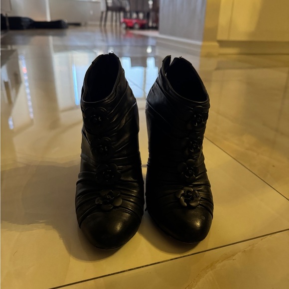 Chanel leather bootie - Picture 2 of 5